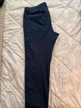 Lululemon men’s 5 pocket trouser size 35 waist 32 length navy
